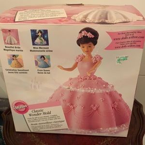 Wilton classic wonder mold